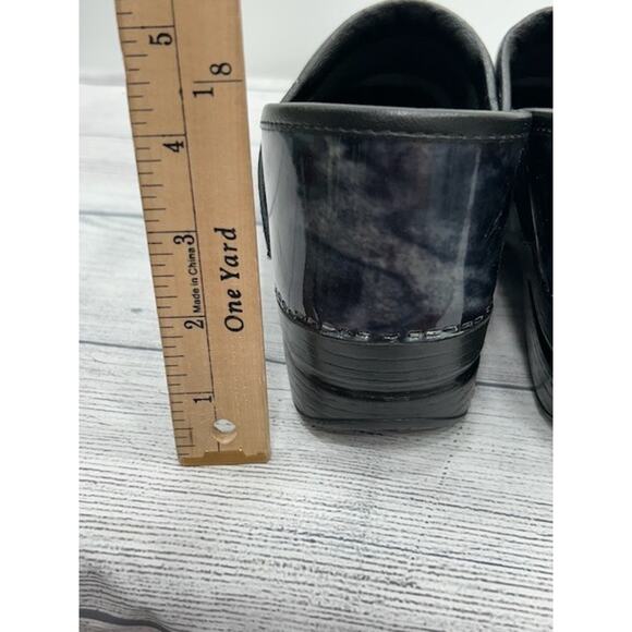 Dansko Womens Comfort Work Shoes Printed Clogs Closed Toe Slip On Blue Size 40 - Picture 11 of 11